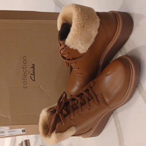 New Clarks Womens Leighly Lace Brown Ankle Boots Medium Brown Leather Faux Fur - Picture 1 of 13